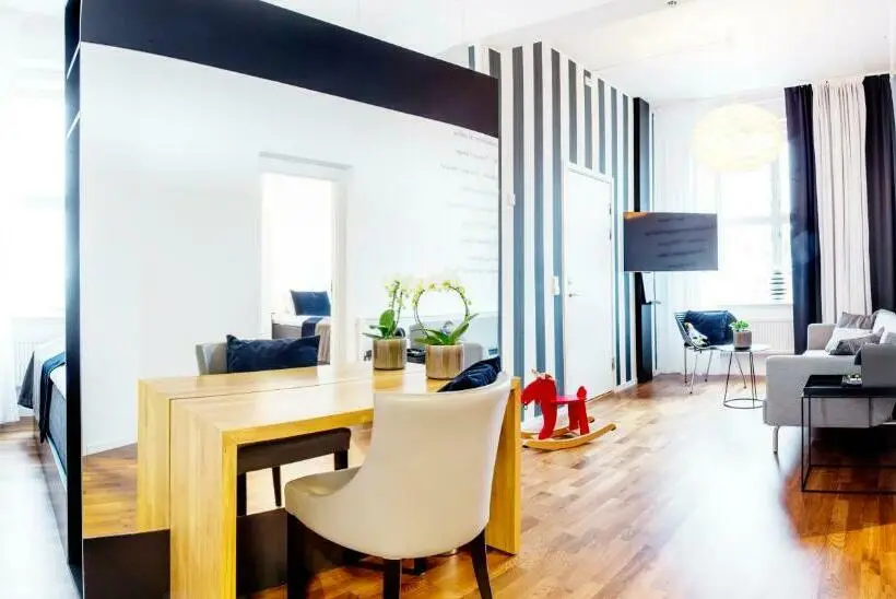 Perhehuone, Fredriksten Hotell