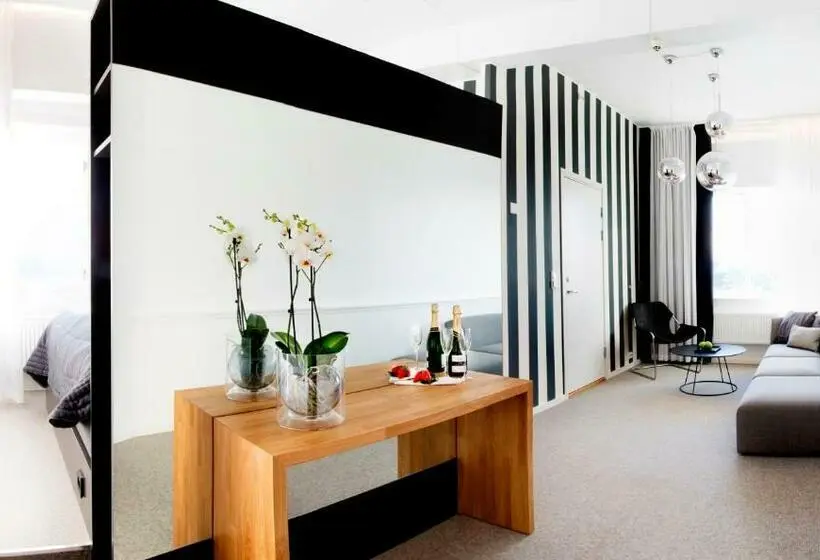 Perhehuone, Fredriksten Hotell