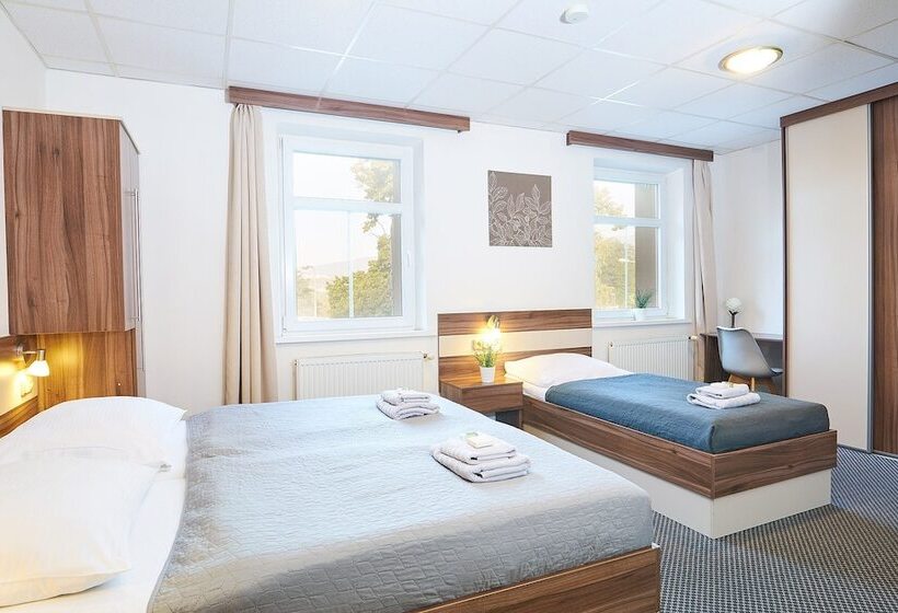 غرفة قياسية رباعية, Wellness Hotel Kocanda