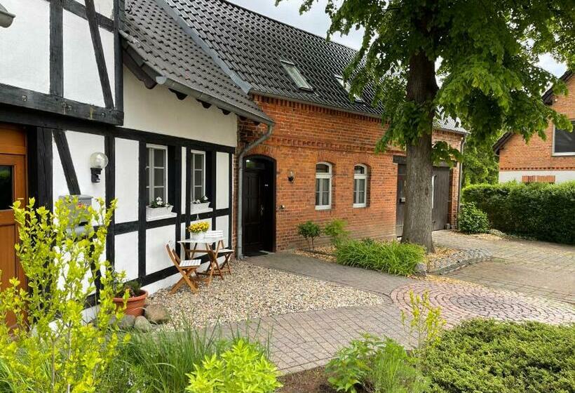 غرفة عائلية, Luther Birke Wittenberg