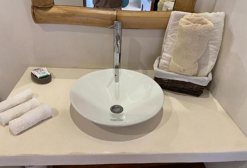 豪华三人间, Luz De Luna