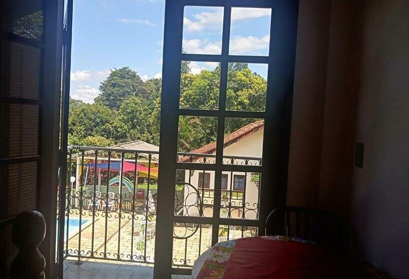 舒适三人间, Pousada Bosque Do Esquilo