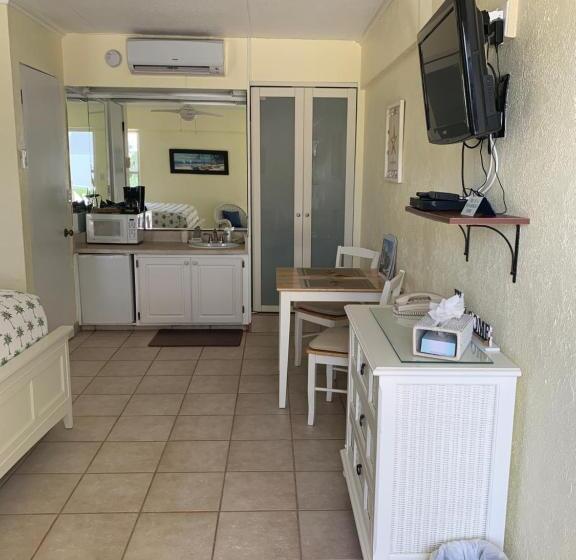 スタンダードスタジオ, Queens Gate Resort