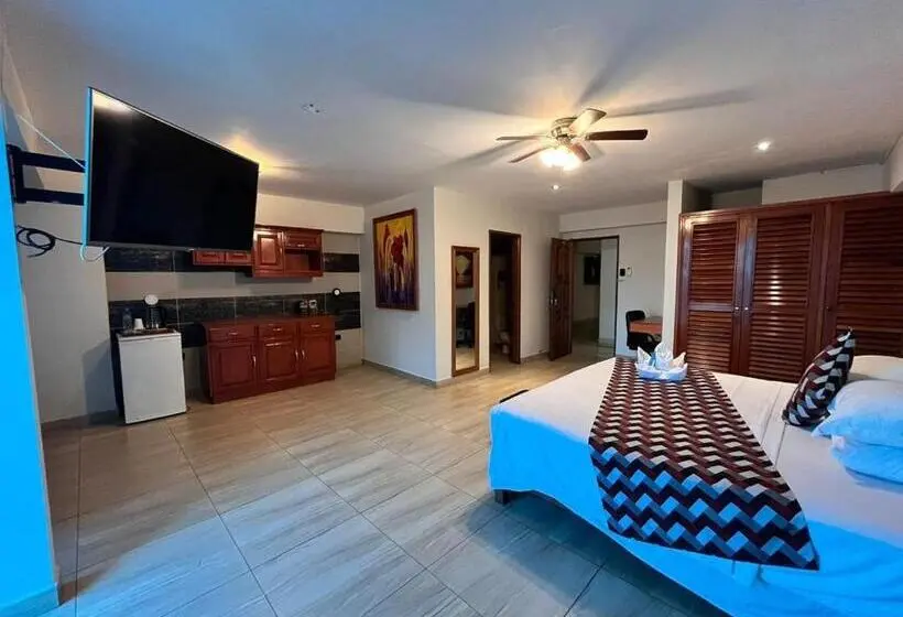 Executive Suite met Kingsize Bed, Samiria Jungle