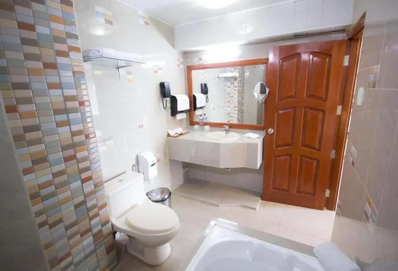 Executive Suite met Kingsize Bed, Samiria Jungle