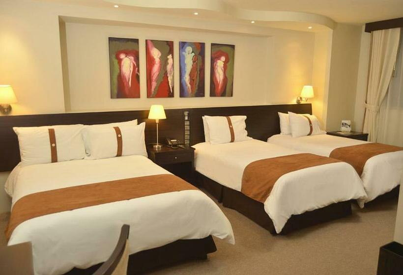 标准三人间, Zamorano Real