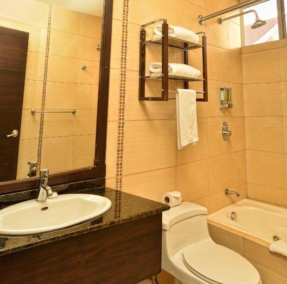 小型套房, Zamorano Real