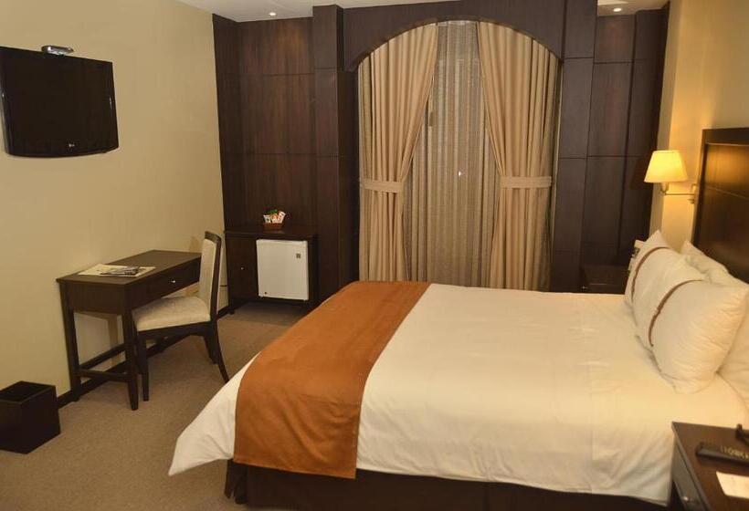 小型套房, Zamorano Real