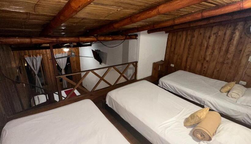 اتاق خانوادگی, Pacande B&b