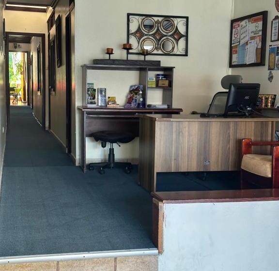 اتاق چهار تخته با دستشویی مشترک, Pacande B&b