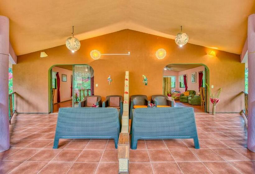 キングサイズベッドのスタンダードルーム, The Goddess Garden Eco Resort