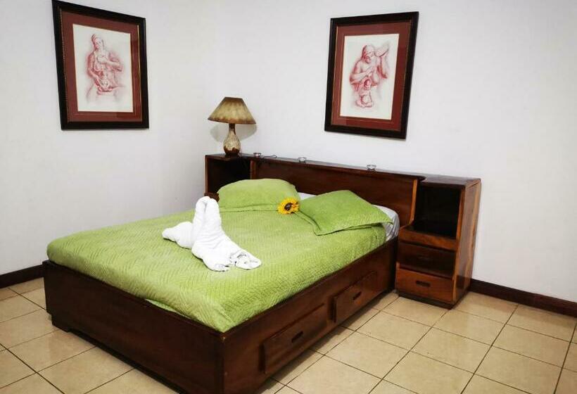 Номер Стандарт, Hostel Shakti