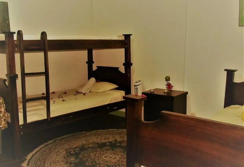 تختخواب در اتاق مشترک, Hostel Shakti