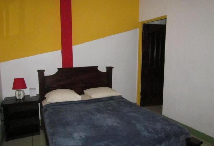 Номер Стандарт, Hostel Shakti