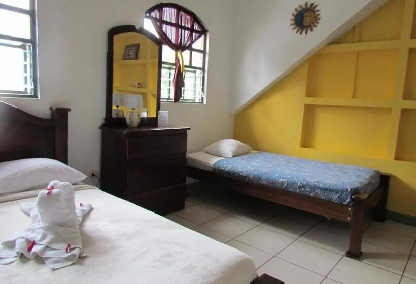 اتاق استاندارد سه نفره, Hostel Shakti