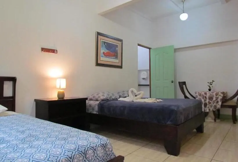 اتاق استاندارد سه نفره, Hostel Shakti