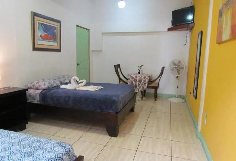 اتاق استاندارد سه نفره, Hostel Shakti