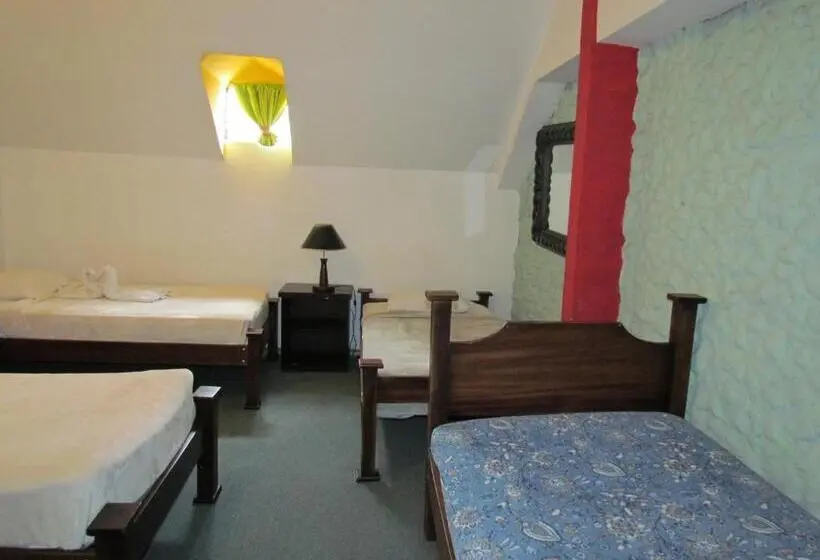 اتاق استاندارد چهار تخته, Hostel Shakti