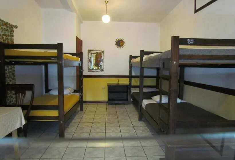 اتاق خانوادگی با سرویس بهداشتی مشترک, Hostel Shakti