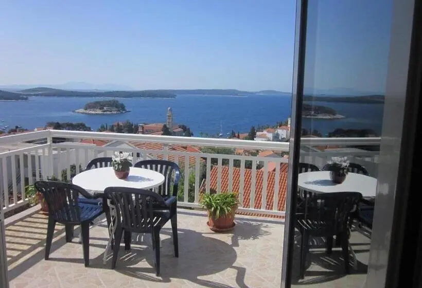 オーシャンビュースタンダードルーム, Room In Hvar Town With Sea View, Terrace, Air Conditioning, Wi Fi