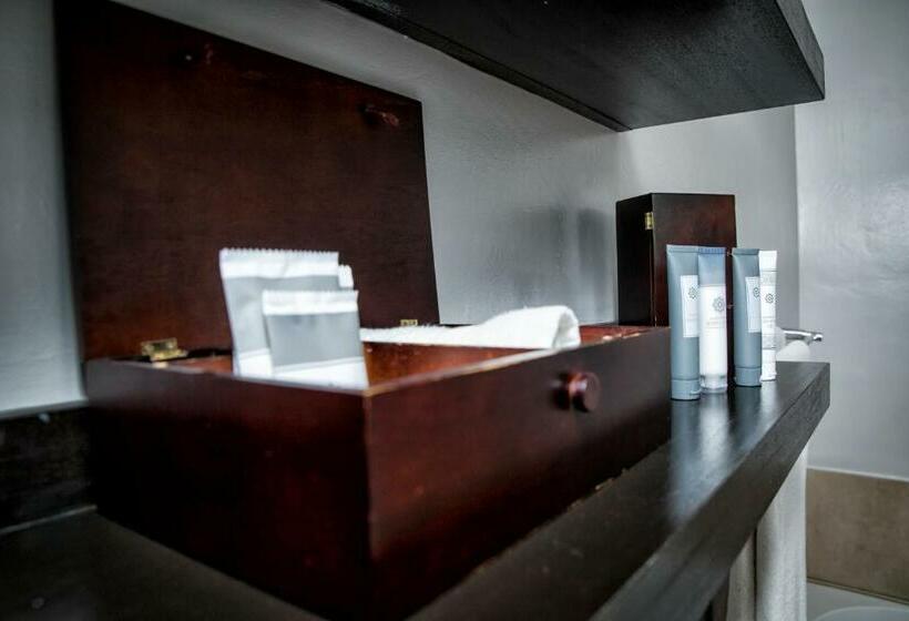 Президентский Люкс, Browns Manor
