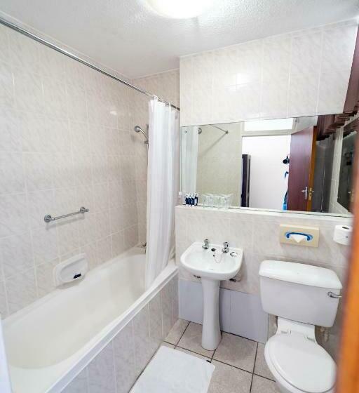 اتاق خانوادگی با چشم‌انداز دریا, Gooderson Tropicana