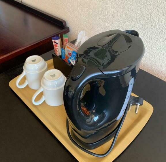 اتاق خانوادگی با چشم‌انداز دریا, Gooderson Tropicana