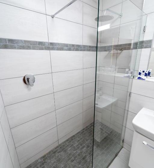 اتاق لوکس خانوادگی, Gooderson Tropicana