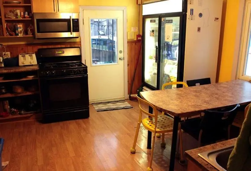 Economy-huone, Ottawa Backpackers Inn
