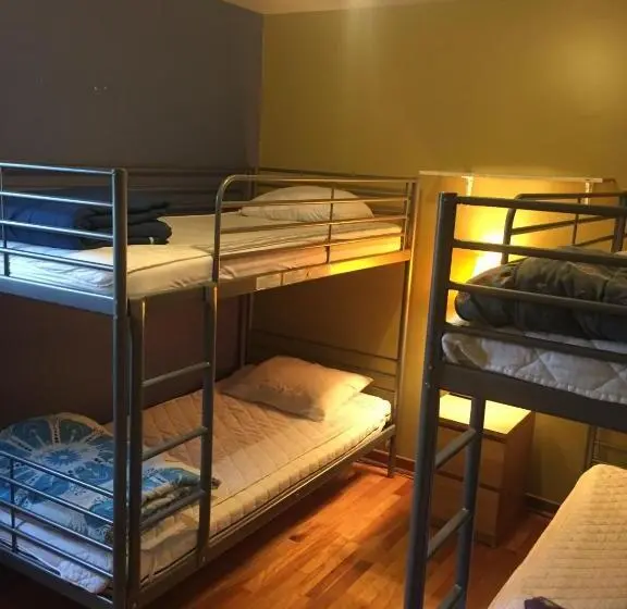 Standard Neljän Hengen Huone, Ottawa Backpackers Inn