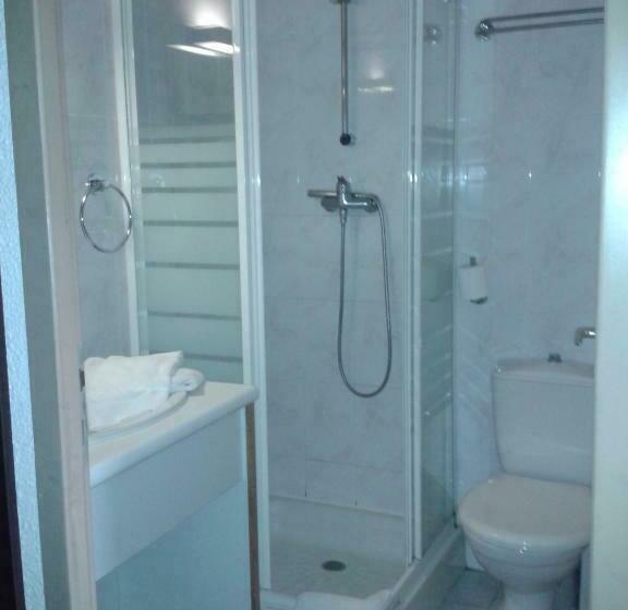 标准单人间, Val Joly