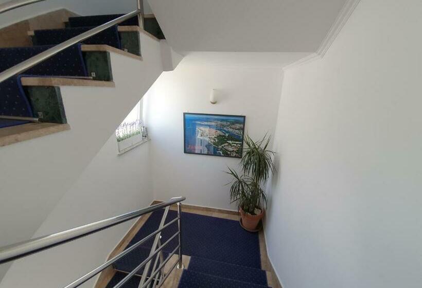 标准间带阳台, Villa Julian