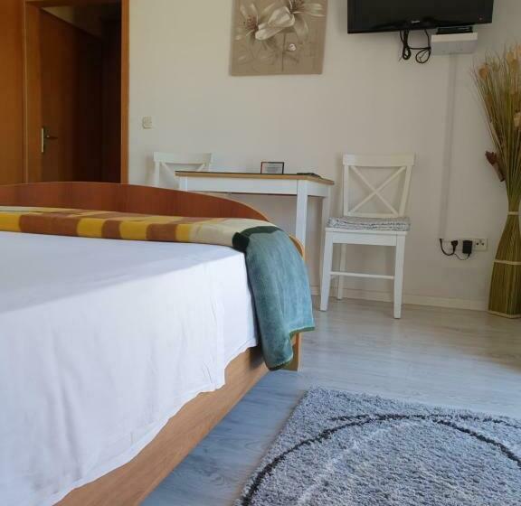 标准间带阳台, Villa Julian