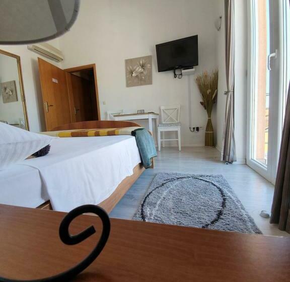 标准间带阳台, Villa Julian