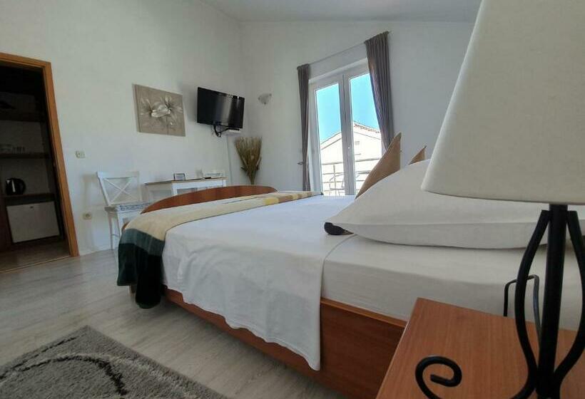 标准间带阳台, Villa Julian