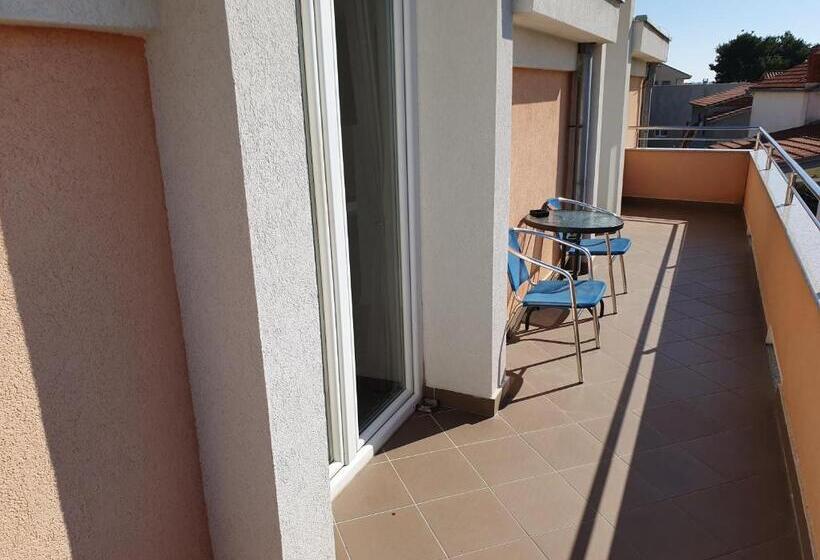 带阳台套房, Villa Julian