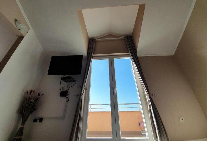 带阳台套房, Villa Julian