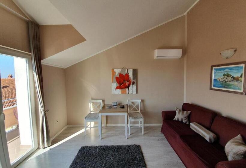 带阳台套房, Villa Julian