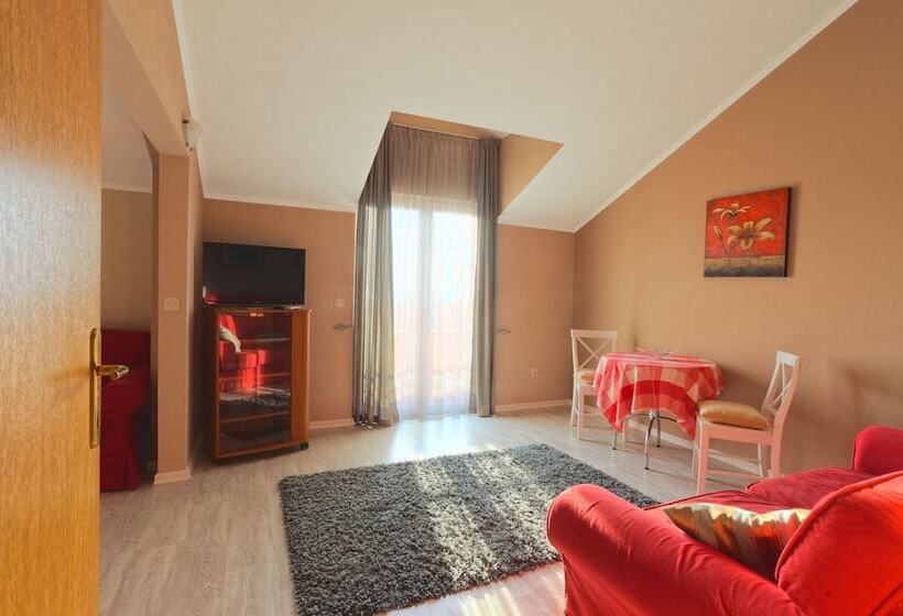 带阳台套房, Villa Julian