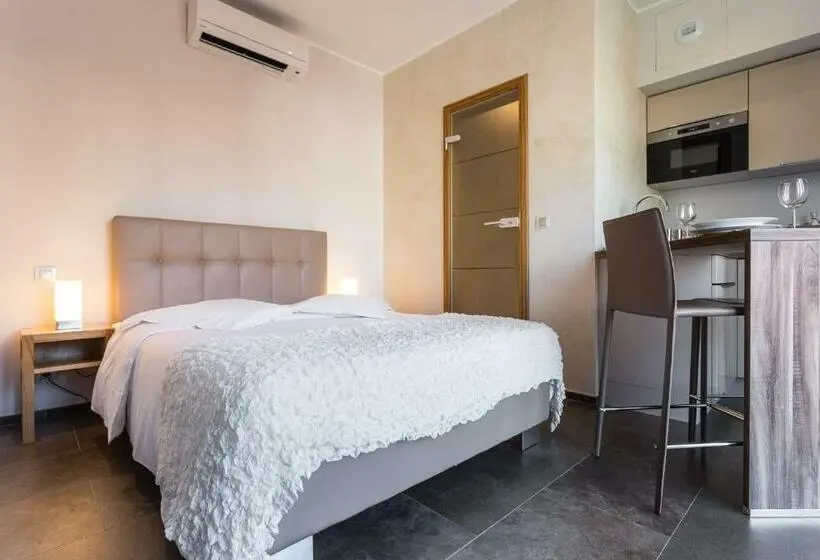 استودیو استاندارد با بالکن, Villa Velvet