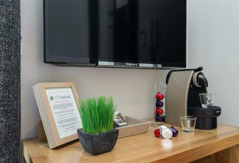 标准工作室带阳台, Villa Velvet