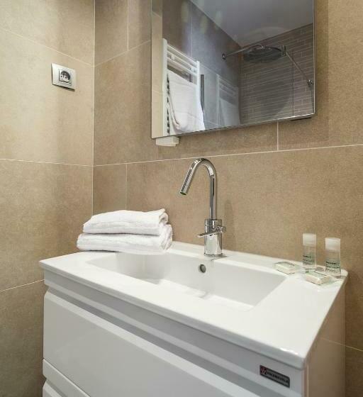 标准工作室带阳台, Villa Velvet