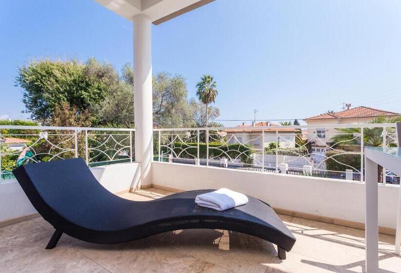 带露台的标准工作室, Villa Velvet