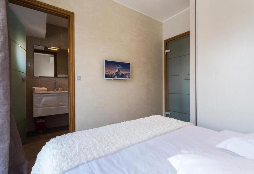 带1个卧室的带阳台的公寓, Villa Velvet