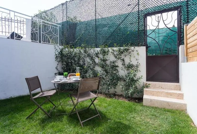 استودیوی استاندارد, Villa Velvet