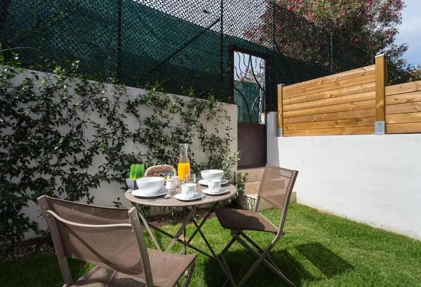 استودیوی استاندارد, Villa Velvet