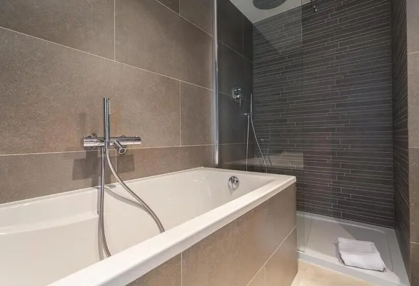 استودیوی استاندارد, Villa Velvet