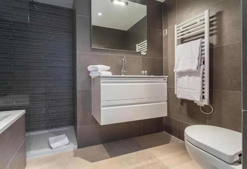 استودیوی استاندارد, Villa Velvet