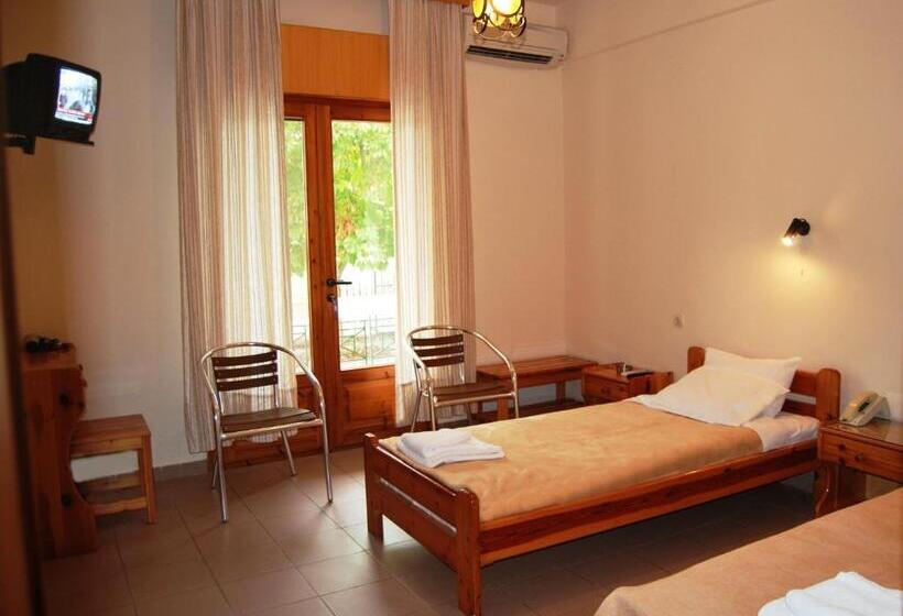 스탠다드 발코니 룸, Yannis