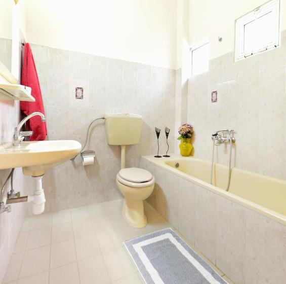 스탠다드 트리플 발코니 룸, Yannis